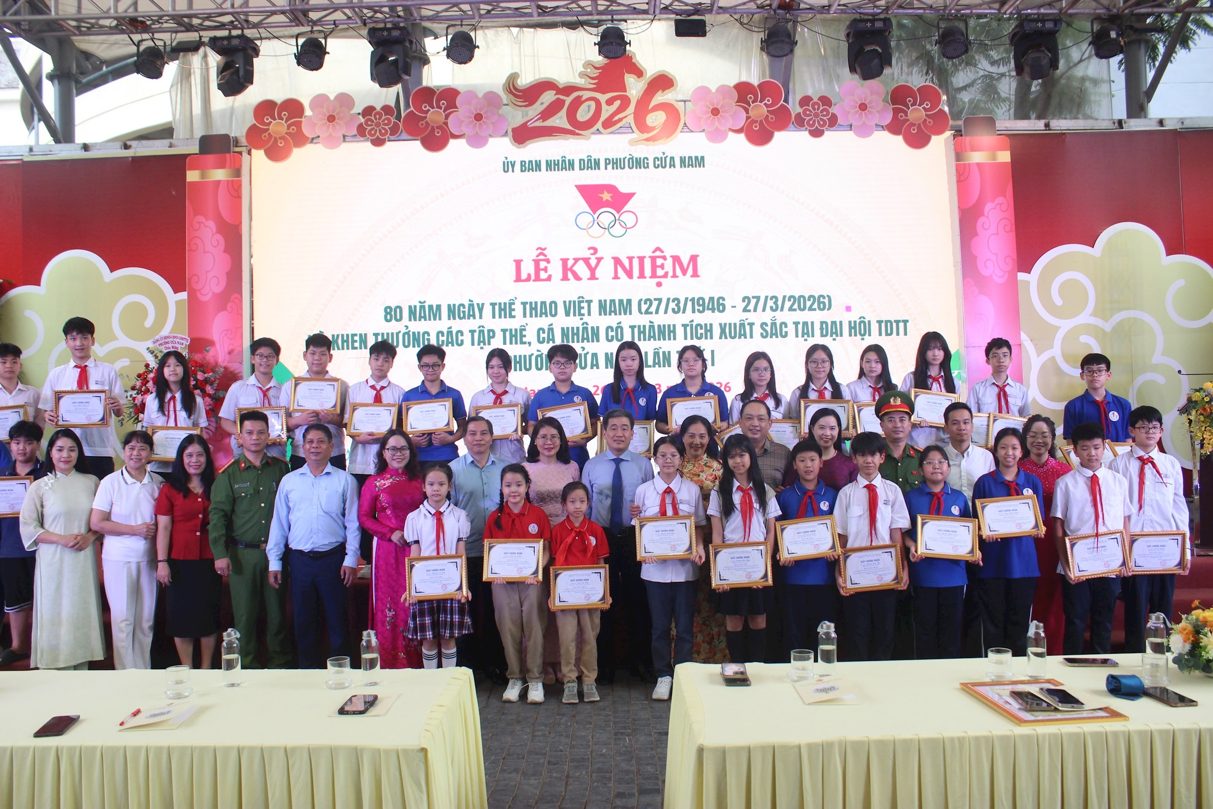Phường Cửa Nam khen thưởng các tập thể, cá nhân có thành tihcs xuất sắc tro