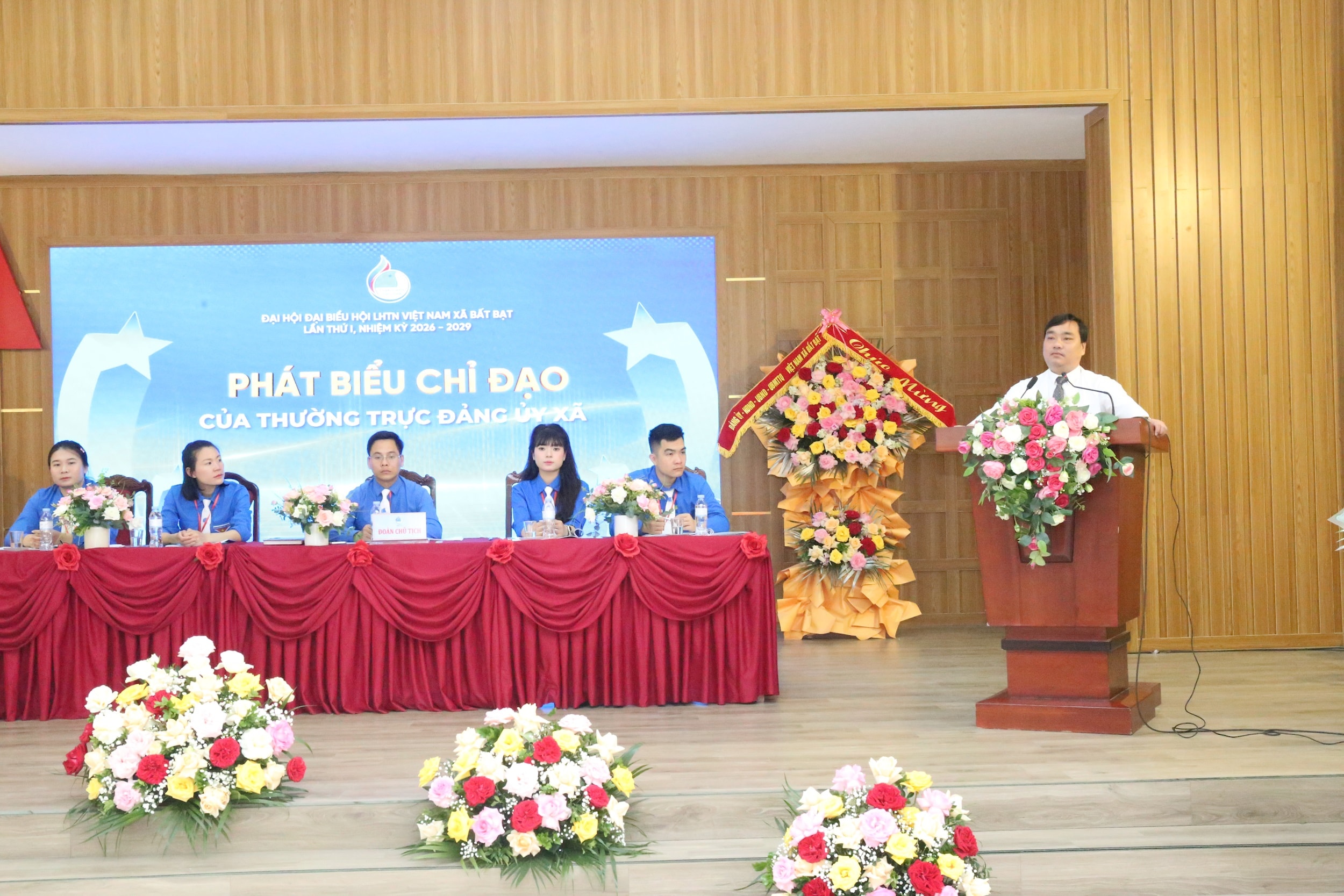 Đồng chí Nguyễn Ngọc Tú, Phó Bí thư Đảng ủy, Chủ tịch UBND xã phát biểu chỉ đạo tại Đại hội. Ảnh: Phương Hạnh