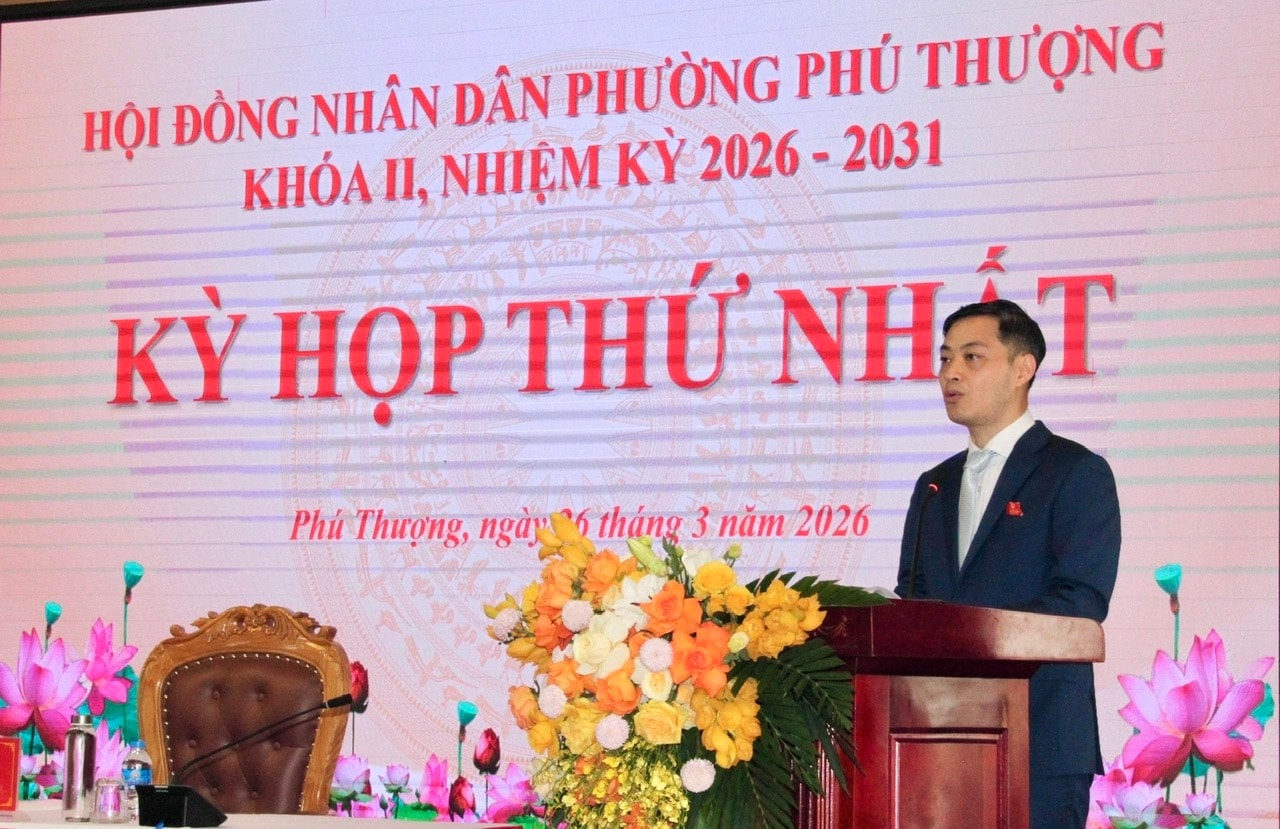 Bí thư Đảng ủy, Chủ tịch HĐND phường Nguyễn Quốc Hà được bầu giữ chức Chủ tịch HĐND phường Phú Thượng khoá II, nhiệm kỳ 2026-2031 với 100% số phiếu tín nhiệm. Ảnh: PV