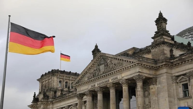 toa-nha-quoc-hoi-lien-bang-duc-bundestag-o-berlin-duc-5400-716-2340-9270-9023-3046.jpg