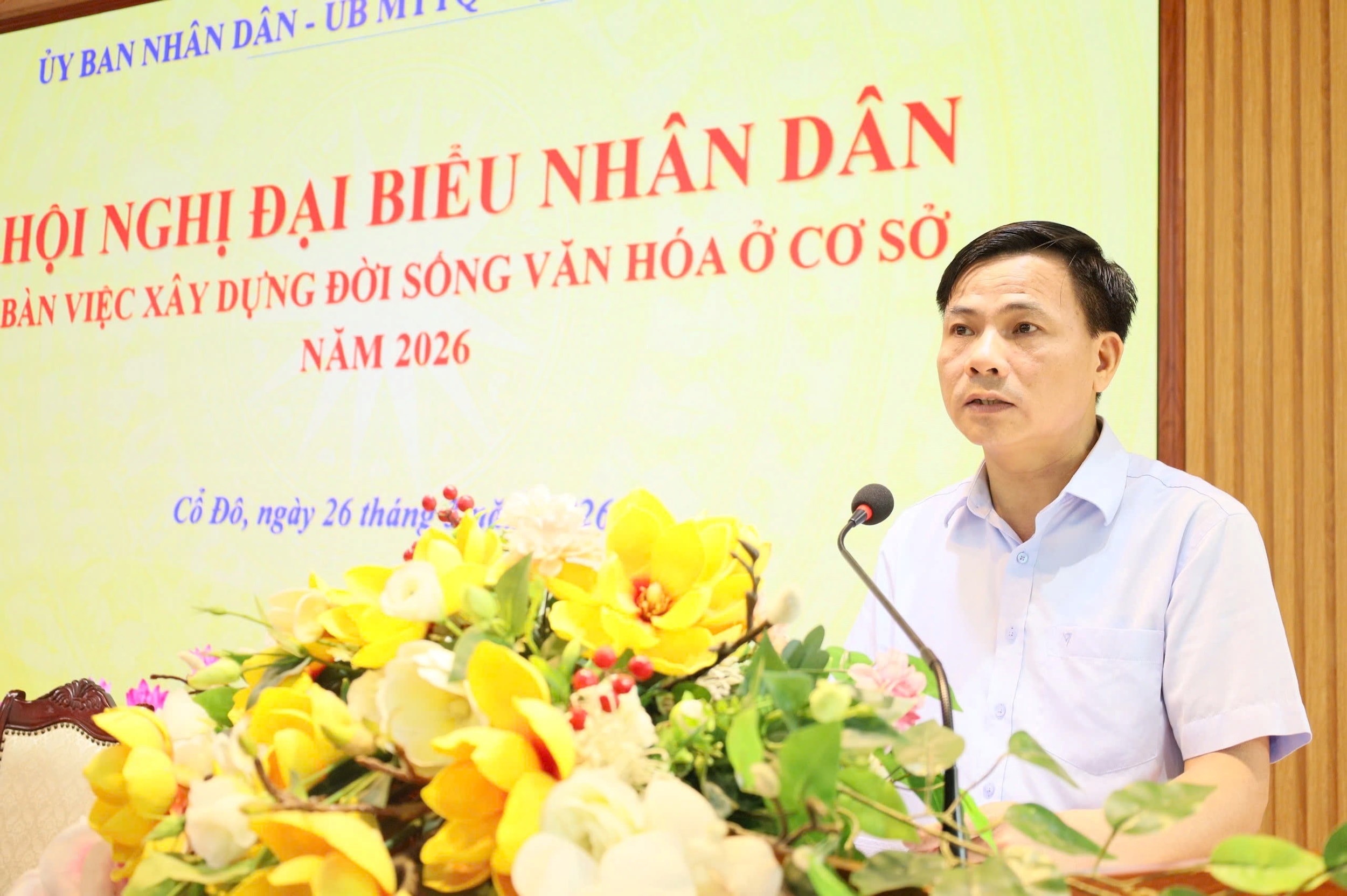 Nguyen Tien Hung, vicesegretario del Comitato permanente del Comitato del Partito del Comune di Co Do, interviene alla conferenza: Foto: PV