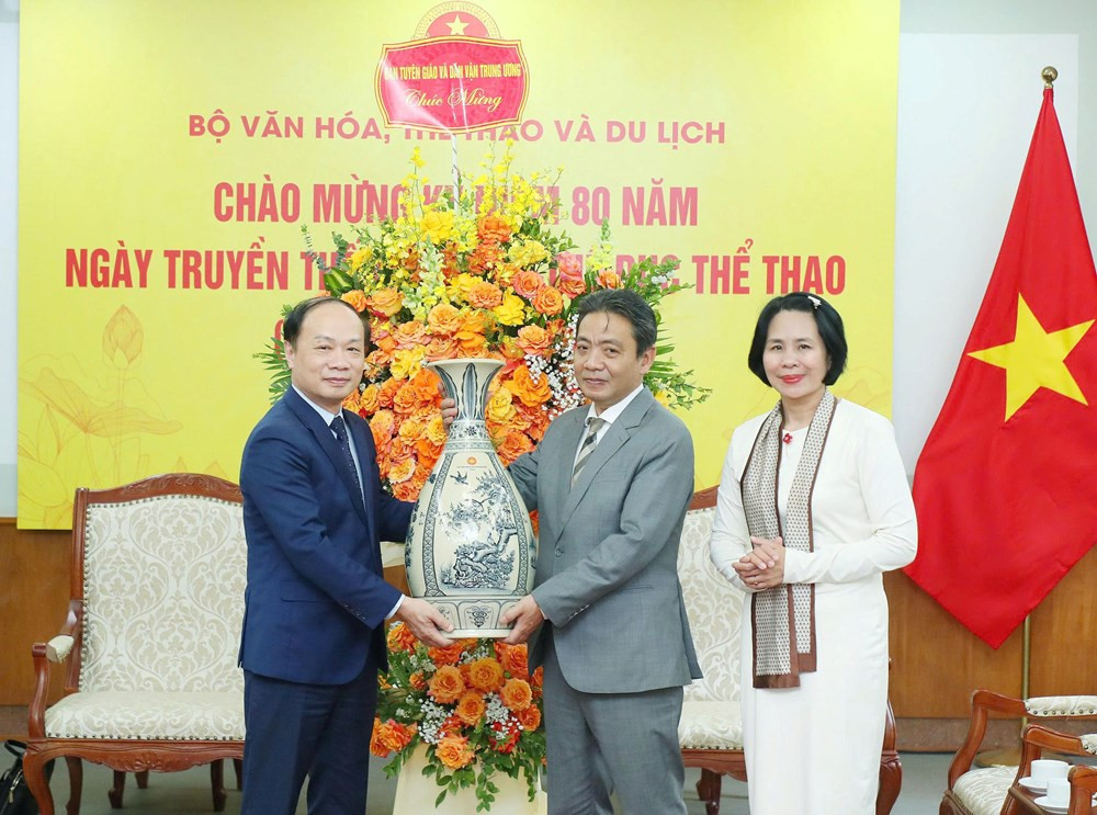 ban_tuyen_giao_tang_qua1_jsji.jpeg