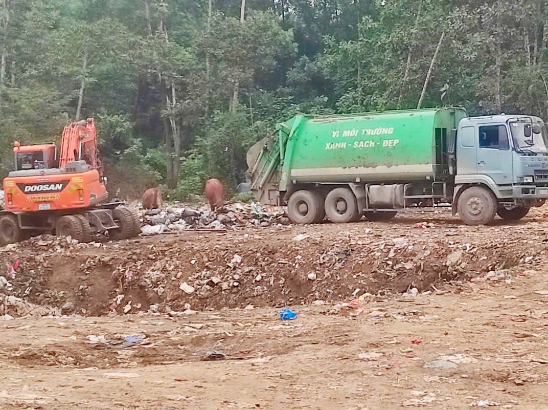 Đầu tháng 3-2026, xã Hòa Lạc đã chỉ đạo Công ty cổ phần Môi trường đô thị Hà Đông xóa sạch điểm tập kết rác tự phát chân cầu vượt Đại Lộ Thăng Long. Ảnh: T