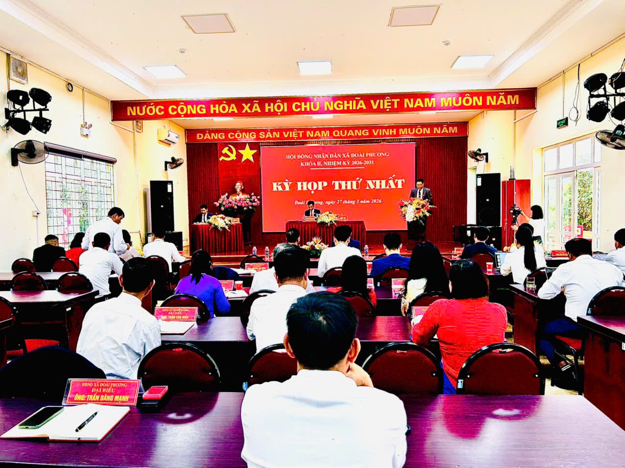 27-3-toan-canh.jpg