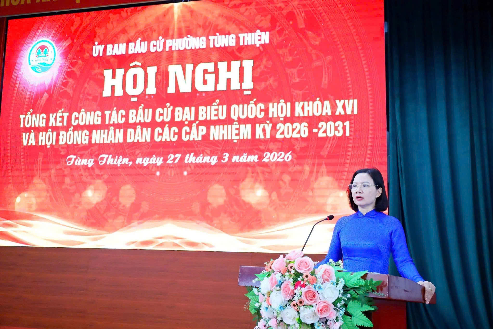 Đồng chí Đỗ Thị Lan Hương - Bí thư Đảng ủy, Chủ tịch HĐND, Chủ tịch Ủy ban bầu cử phường Tùng Thiện phát biểu tại hội nghị. Ảnh: Thu Huyền