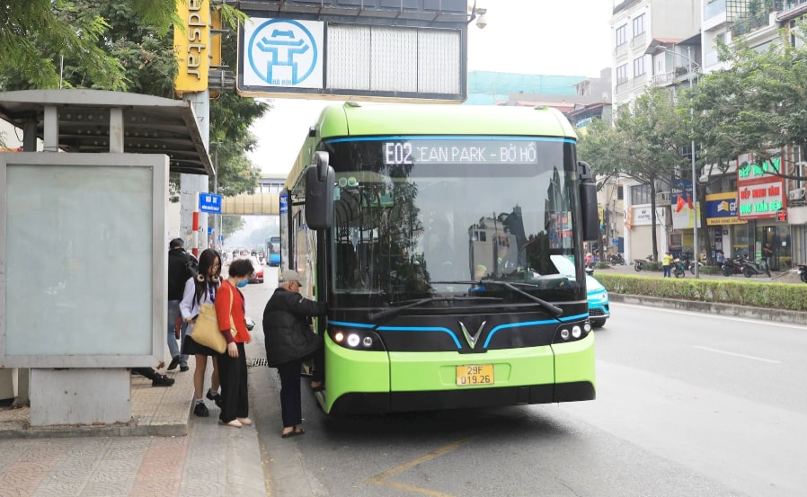 At fremme brugen af ​​offentlig transport er den optimale løsning til at beskytte miljøet. - anh-do-tam.jpg