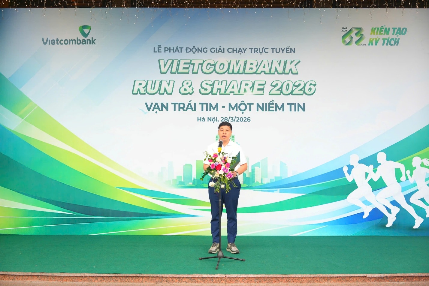 Ông Hồng Quang - Thành viên HĐQT, Chủ tịch Công đoàn Vietcombank phát biểu khai mạc Giải chạy.