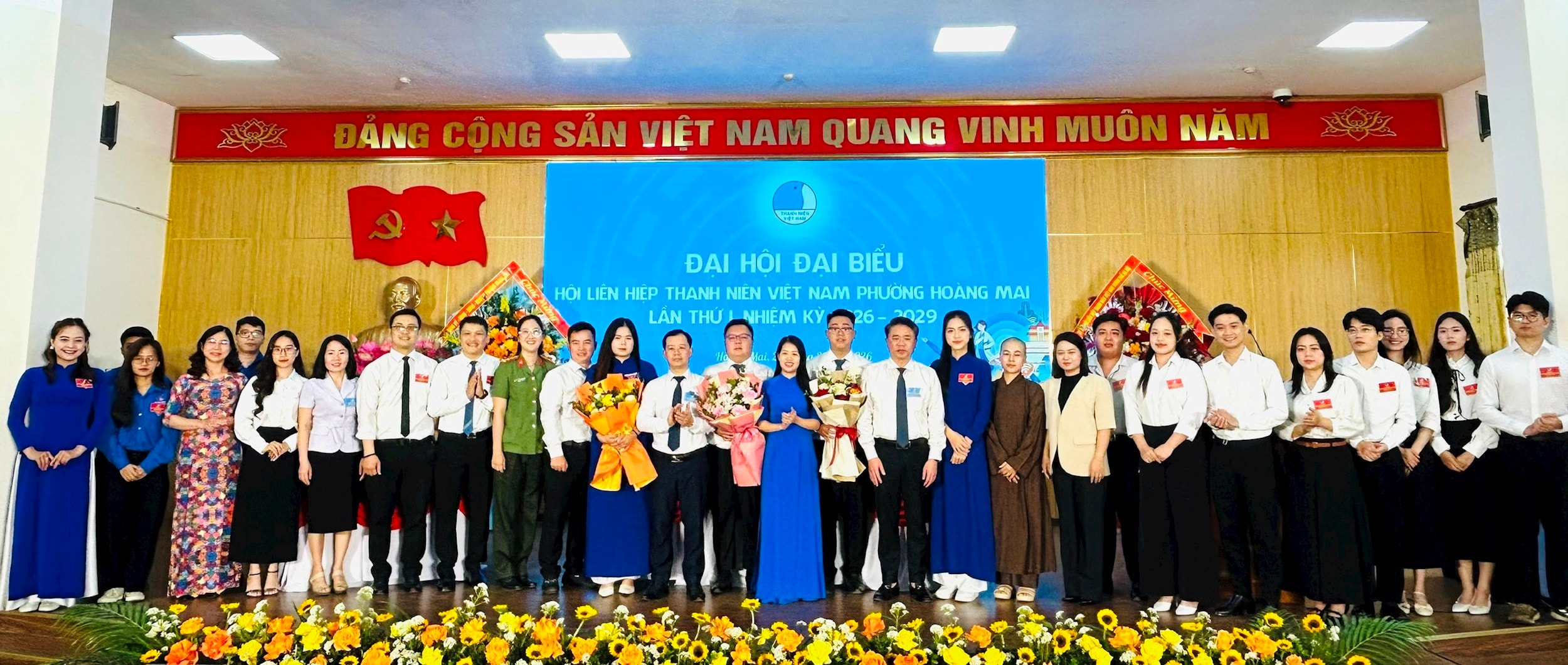 anh-cuoi-thanh-nien.jpg