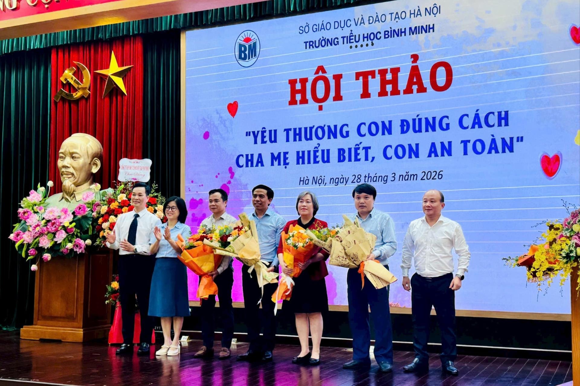 trao-hoa-tang-dien-gia.jpg