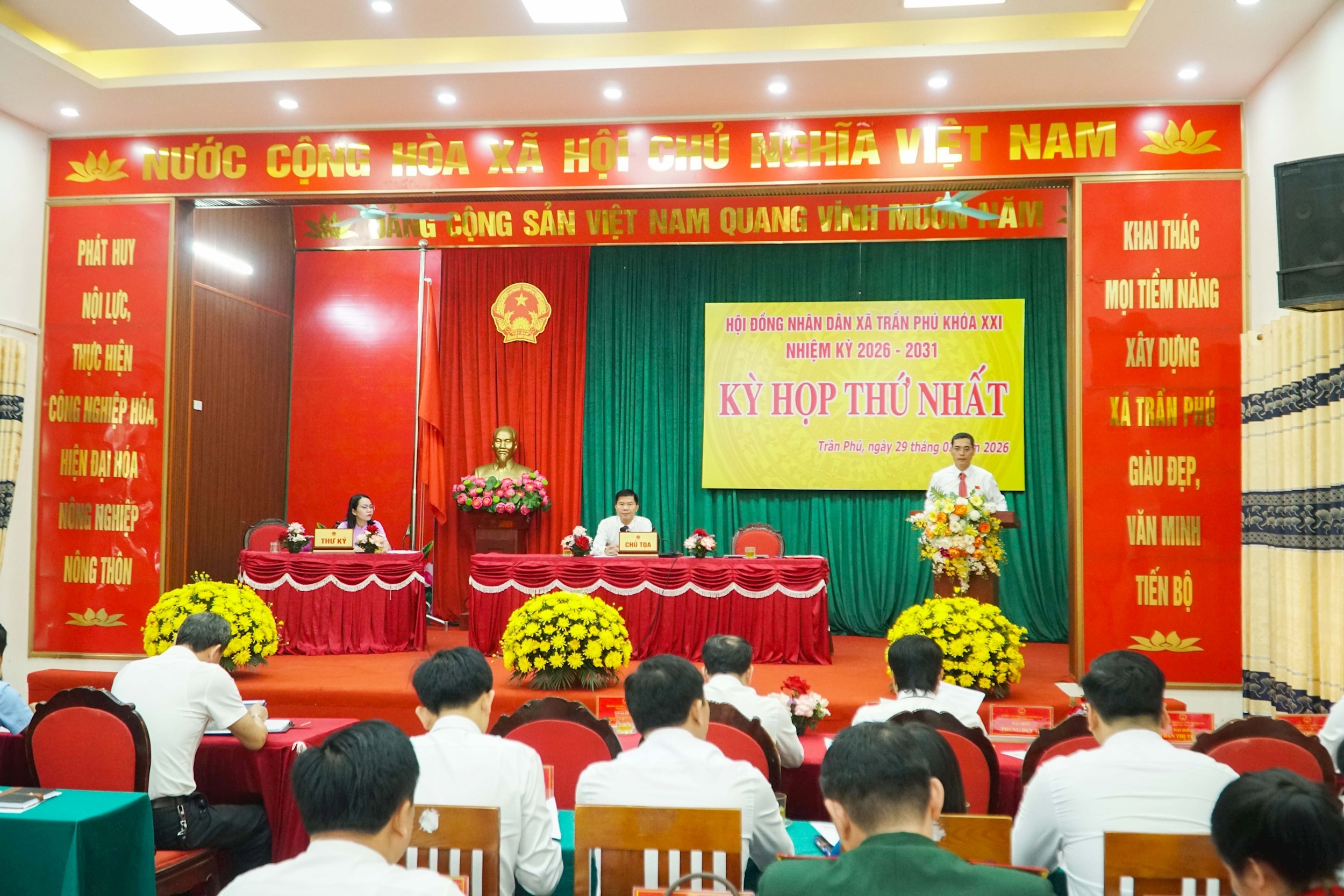 xa-tran-phu-hdnd-khoa-xxi-ky-hop-thu-nhat-5-.jpg