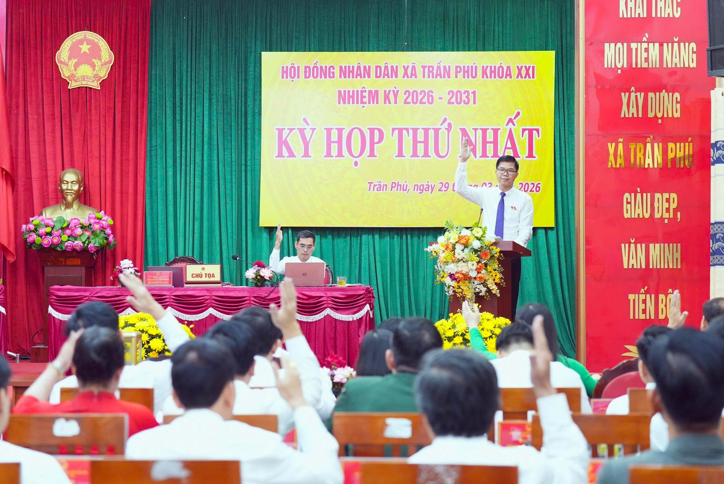 xa-tran-phu-hdnd-khoa-xxi-ky-hop-thu-nhat-6-.jpg