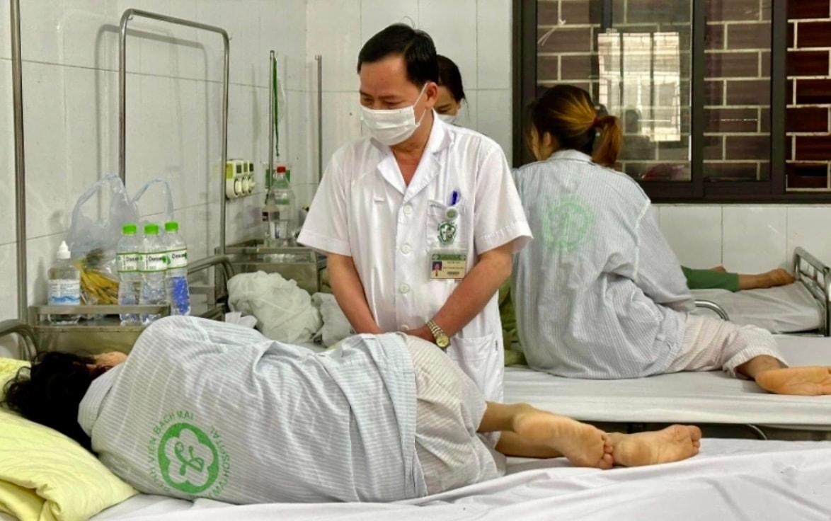 cham-soc-benh-nhan-roi-prestito-tam-than-tai-vien-suc-khoe-tam-than-benh-vien-bach-mai-.jpg