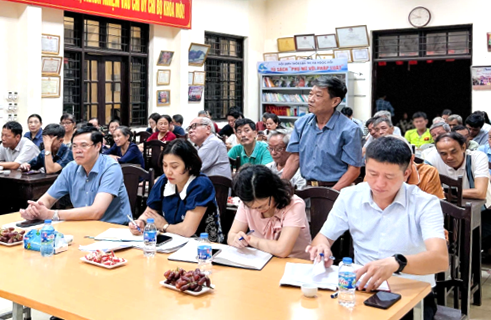 una-riunione-di-sezione-di-partito-nel-villaggio-di-lac-ngoc-hoi-town-..png