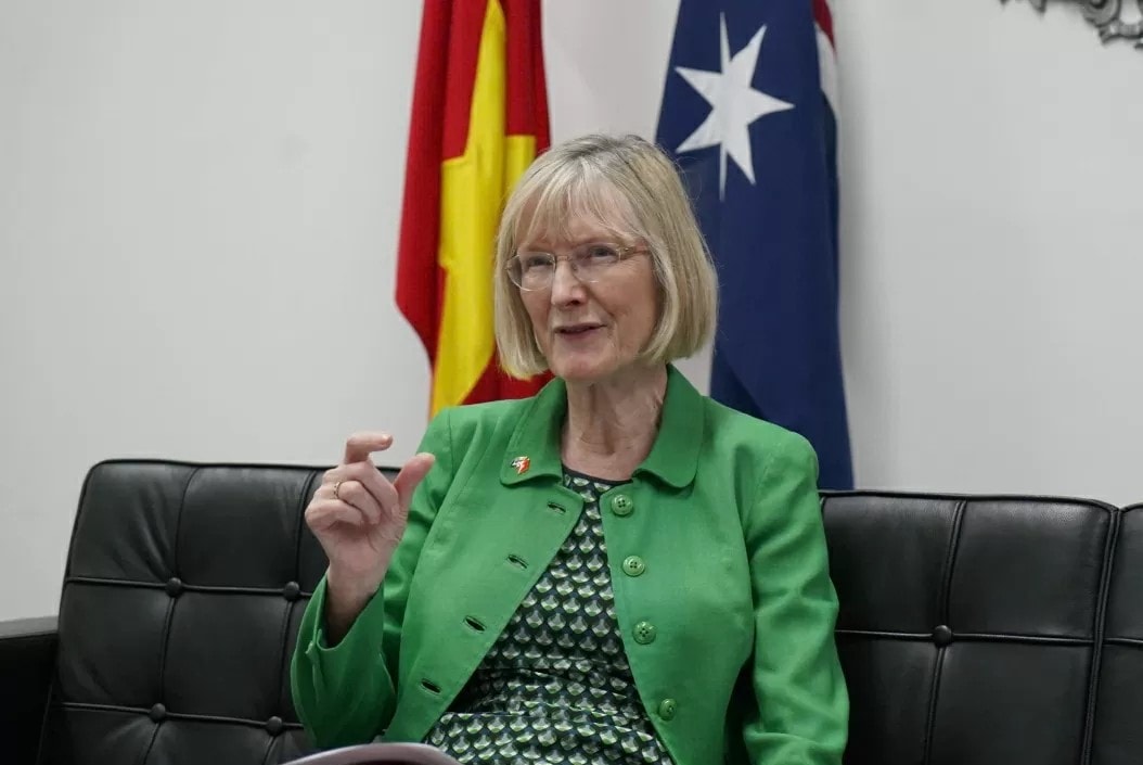 australia-amb.jpg