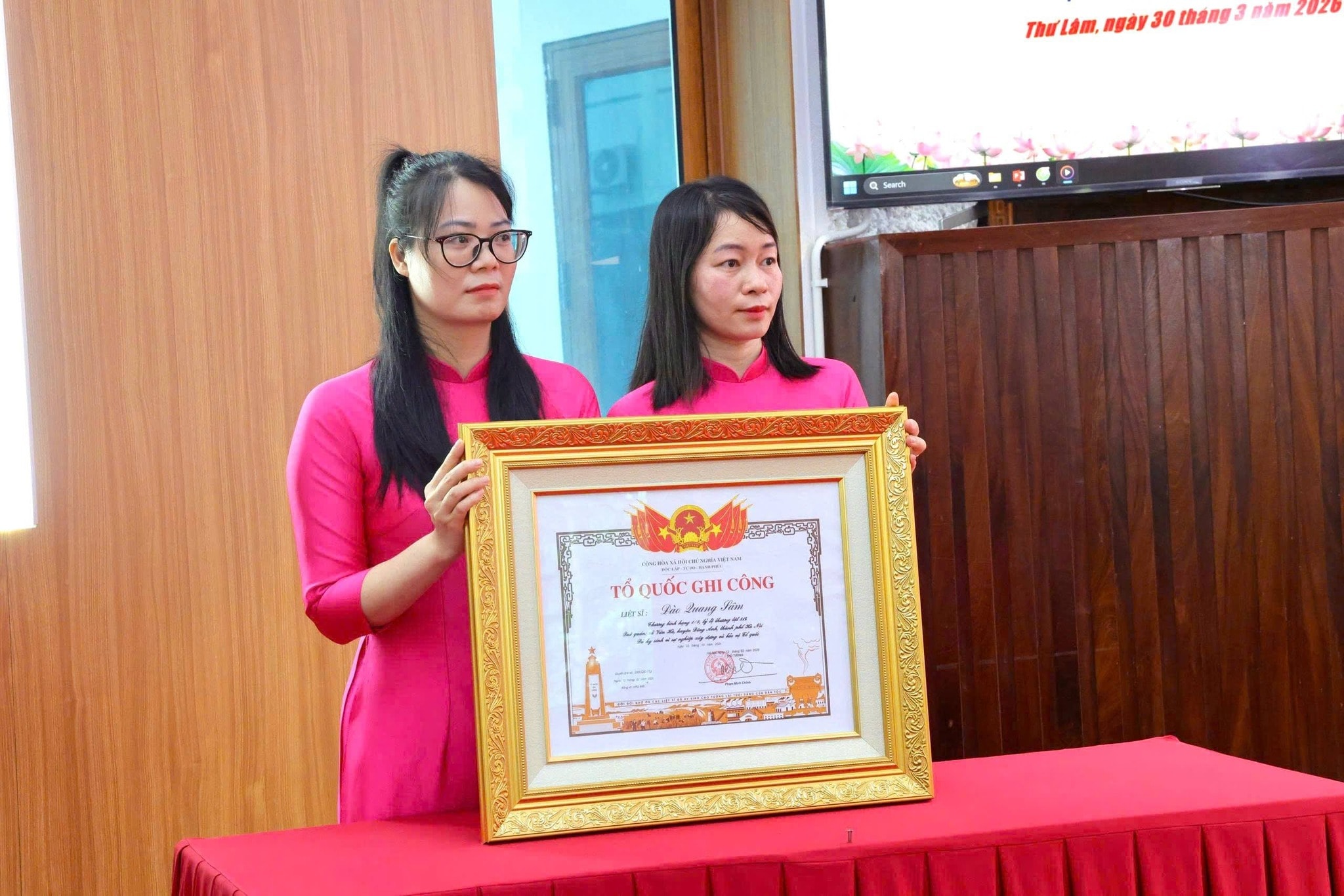 to-quoc-ghi-cong-1.jpg