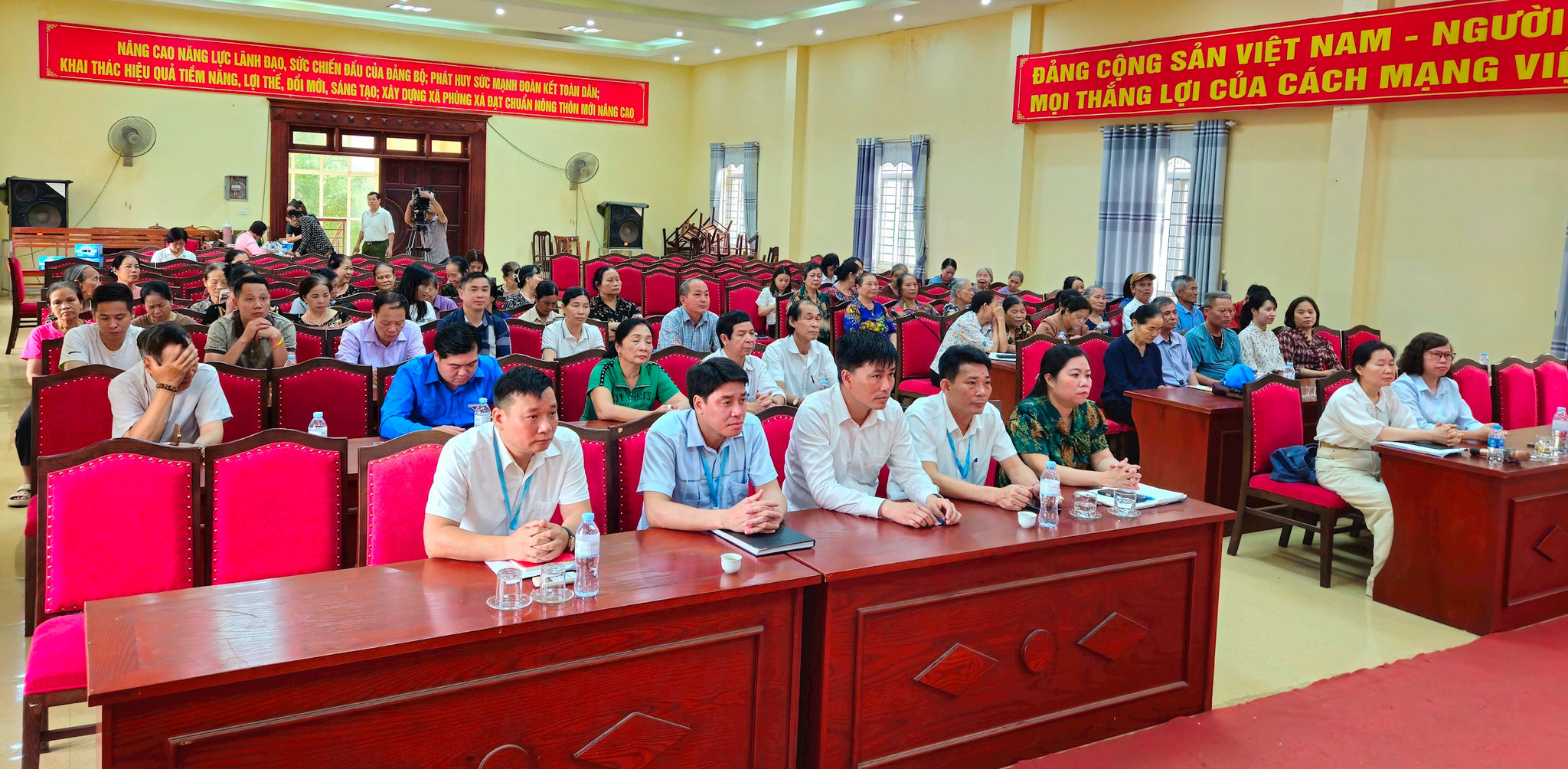 tay-phuong-qc.jpg