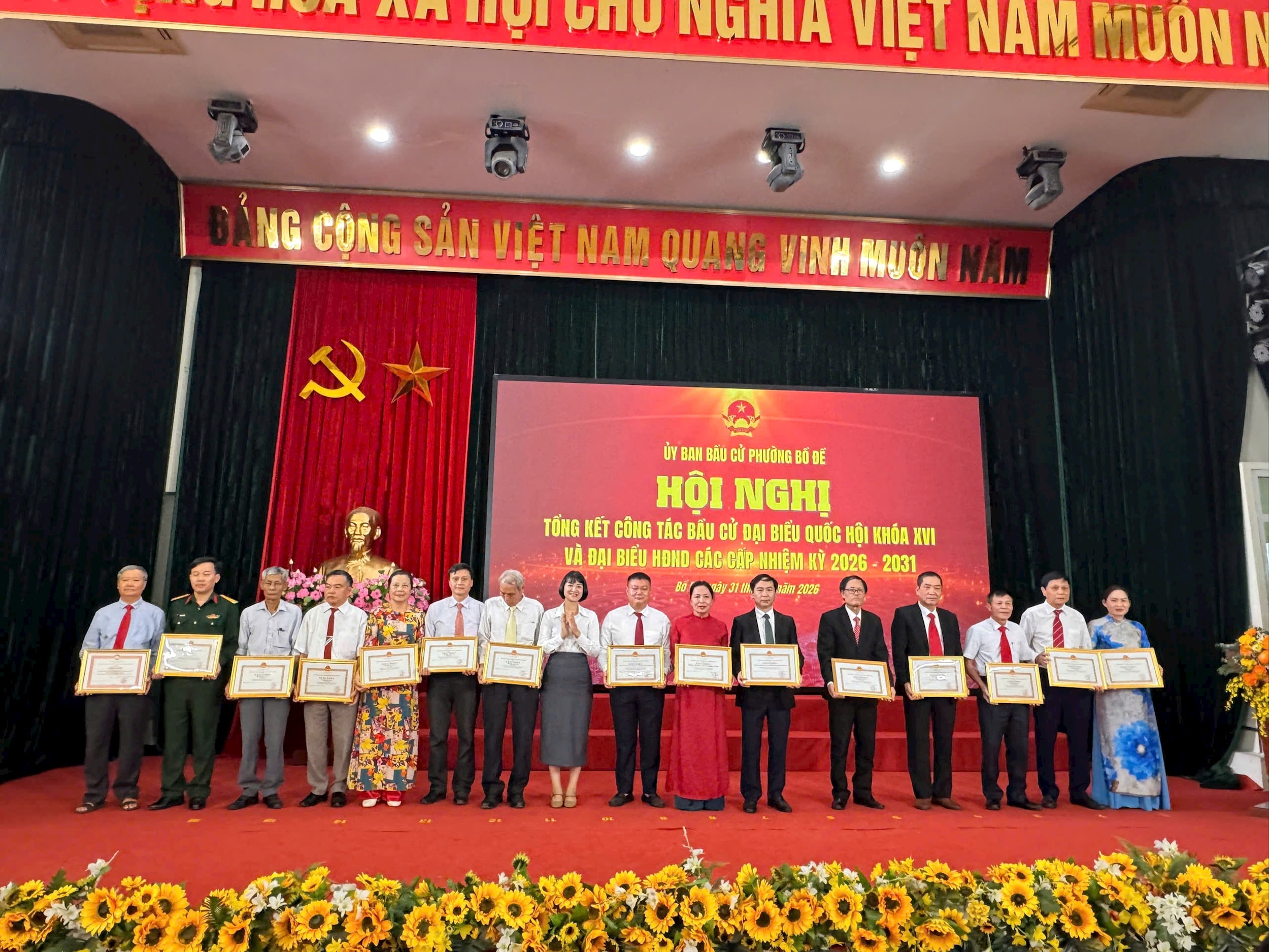 31-bang-khen-thanh-pho2.jpg
