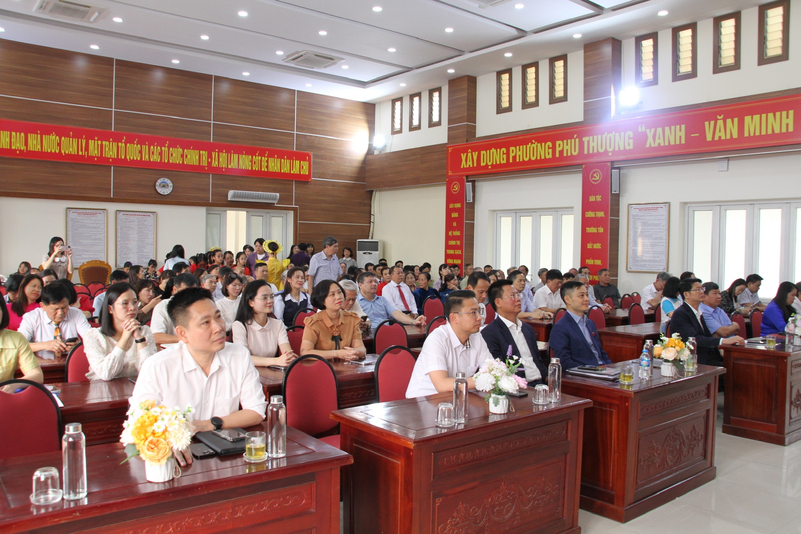 Các đại biểu dự hội nghị. Ảnh: CK