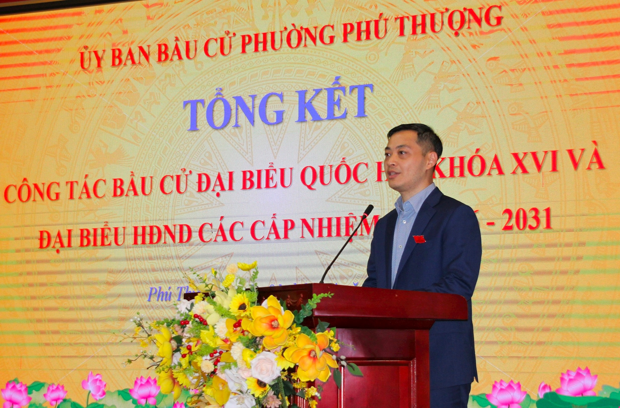 Bí thư Đảng ủy, Chủ tịch HĐND, Chủ tịch Ủy ban Bầu cử phường Phú Thượng Nguyễn Quốc Hà phát biểu tại hội nghị. Ảnh: CK