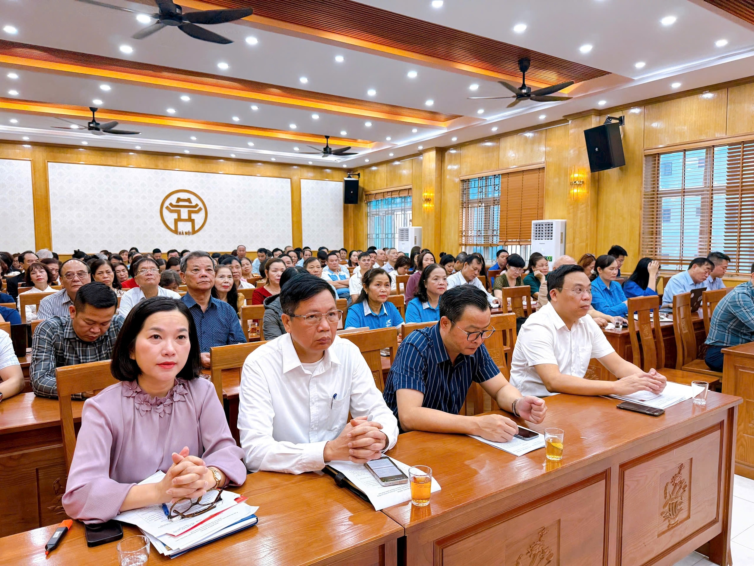 anh-1-lnahx-dao-hoi-nghi.jpg