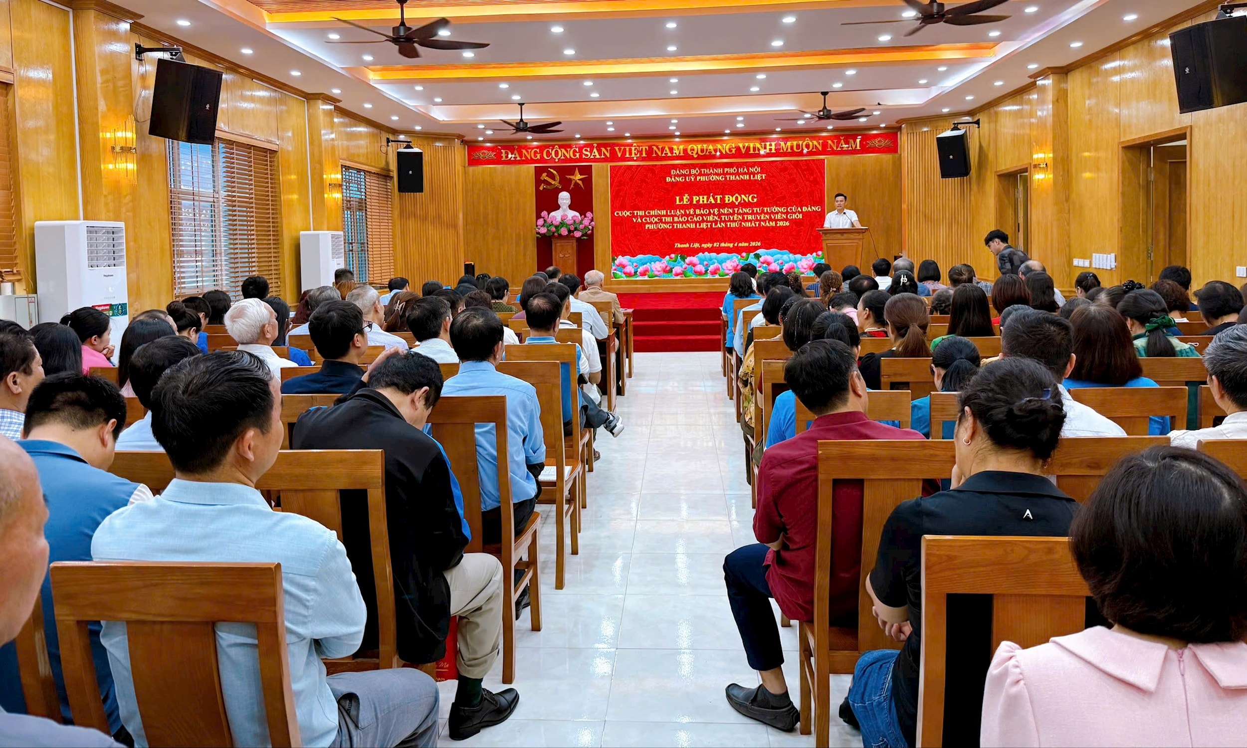 anh-2-quang-canh-hoi-nghi.jpg
