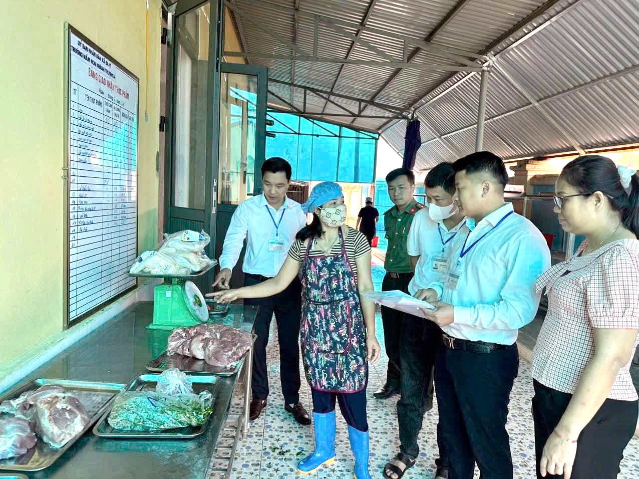 ba-vi-kiem-tra-thuc-pham-1.jpg