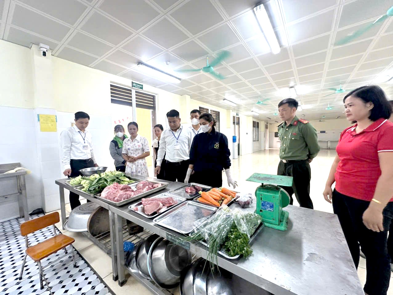 ba-vi-kiem-tra-thuc-pham-2.jpg