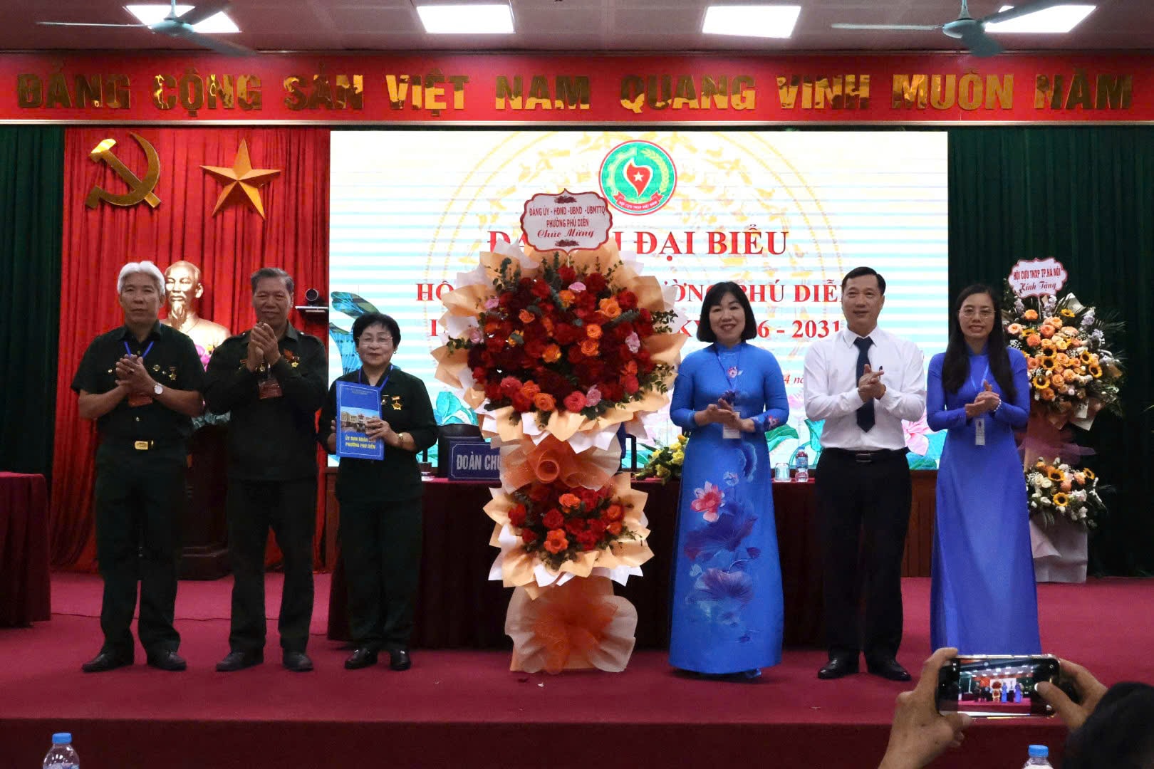 Lãnh đạo Đảng 