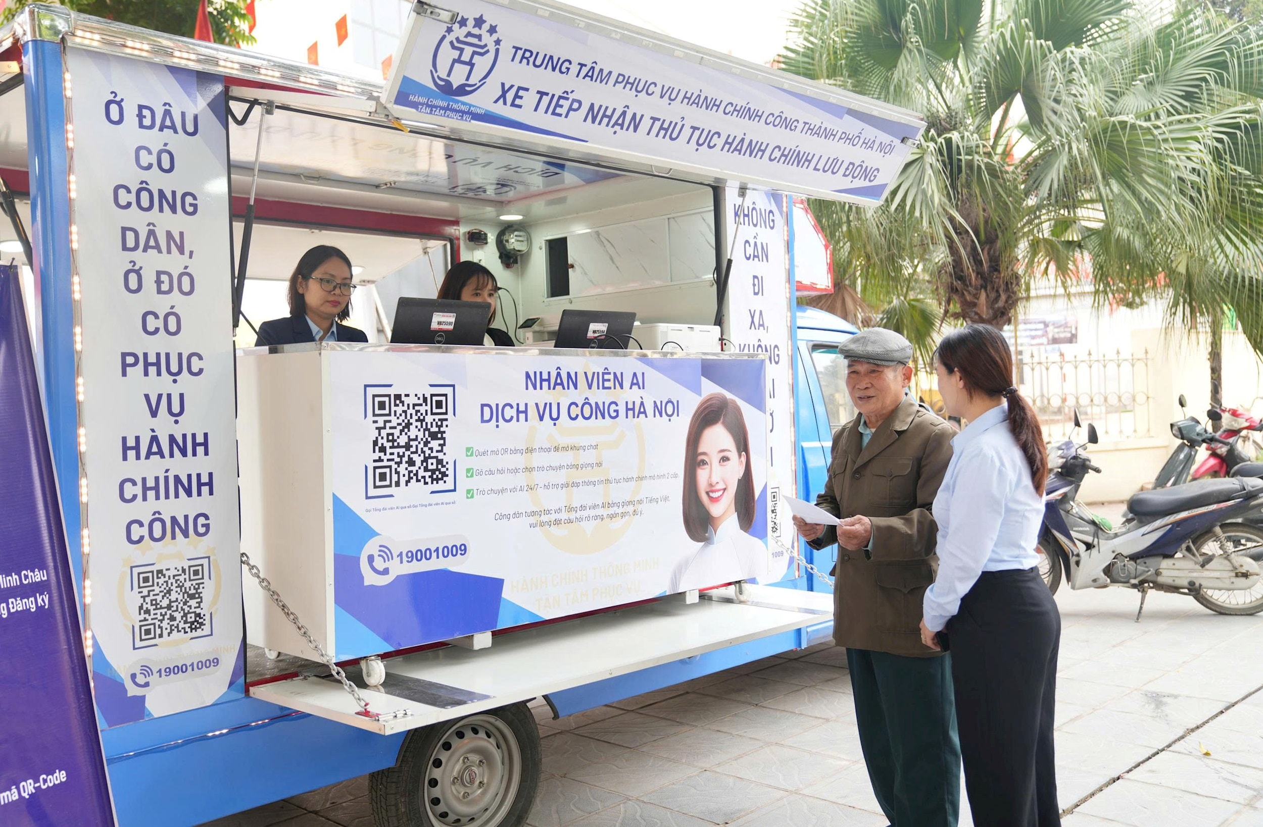 รูปแบบบริการสาธารณะเคลื่อนที่ช่วยให้ชาวบ้านในตำบลบาวีประหยัดเวลาและค่าใช้จ่ายในการเดินทาง และเข้าถึงบริการสาธารณะได้สะดวกยิ่งขึ้น..jpg