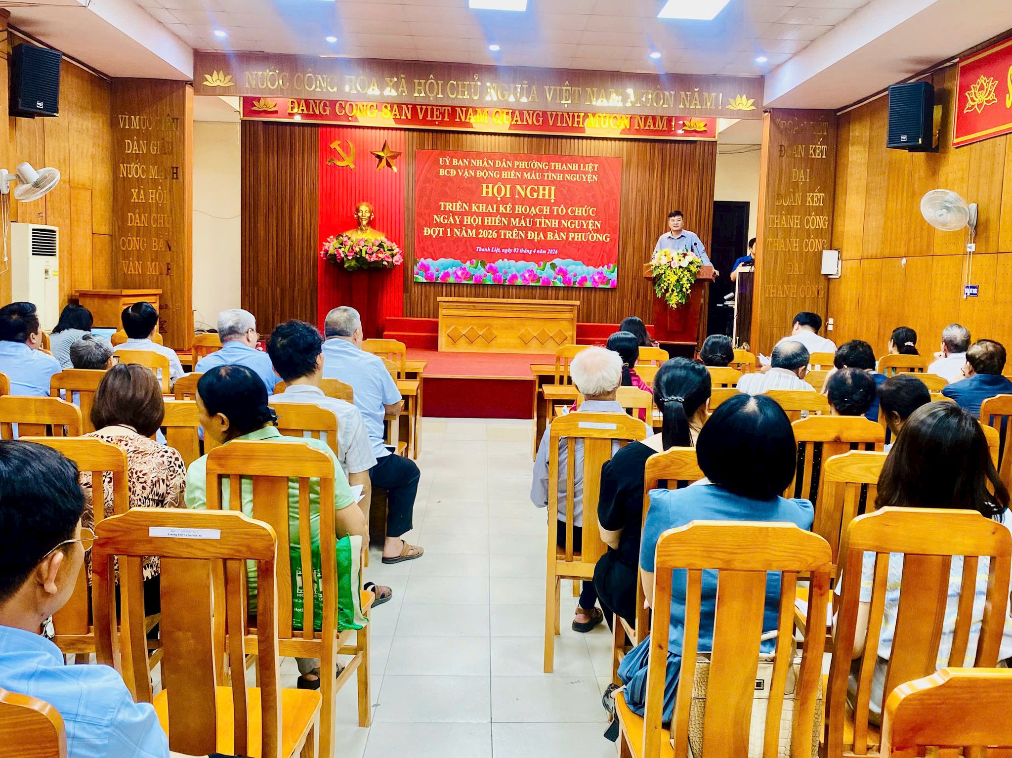 anh2-quang-canh-hoi-nghi.jpg