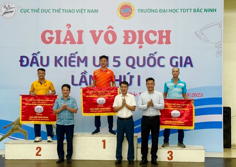 3-ha-noi-nhat-toan-doan.jpeg