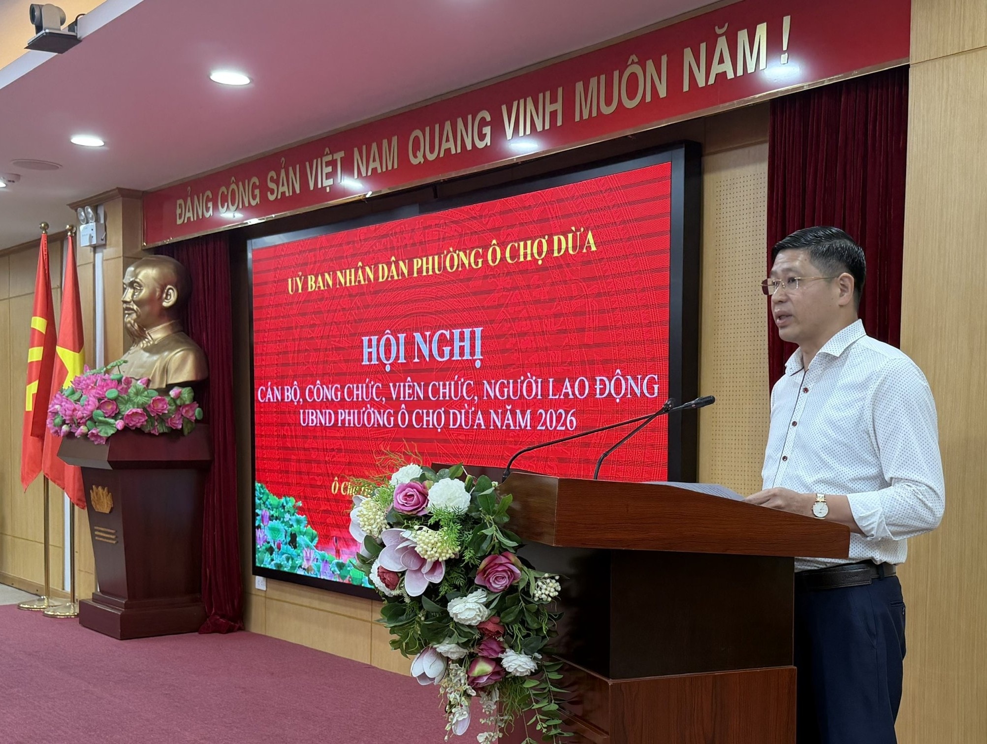 Phó Chủ tịch UBND phường Nguyễn Đình Phương trình bày báo cáo tại hội nghị. Ảnh: Võ Giang