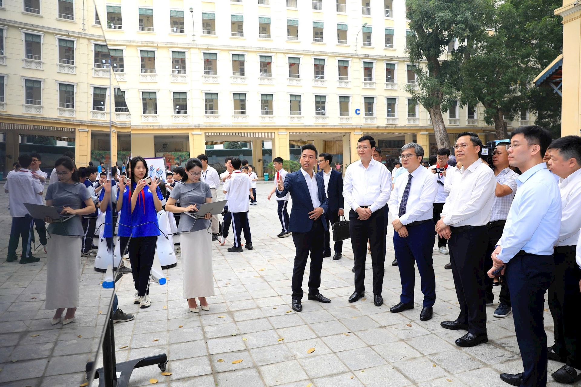 gen-h-z7695756161049_d464628dbbc6a84ffee41085b367f2f1.jpg?w=1130