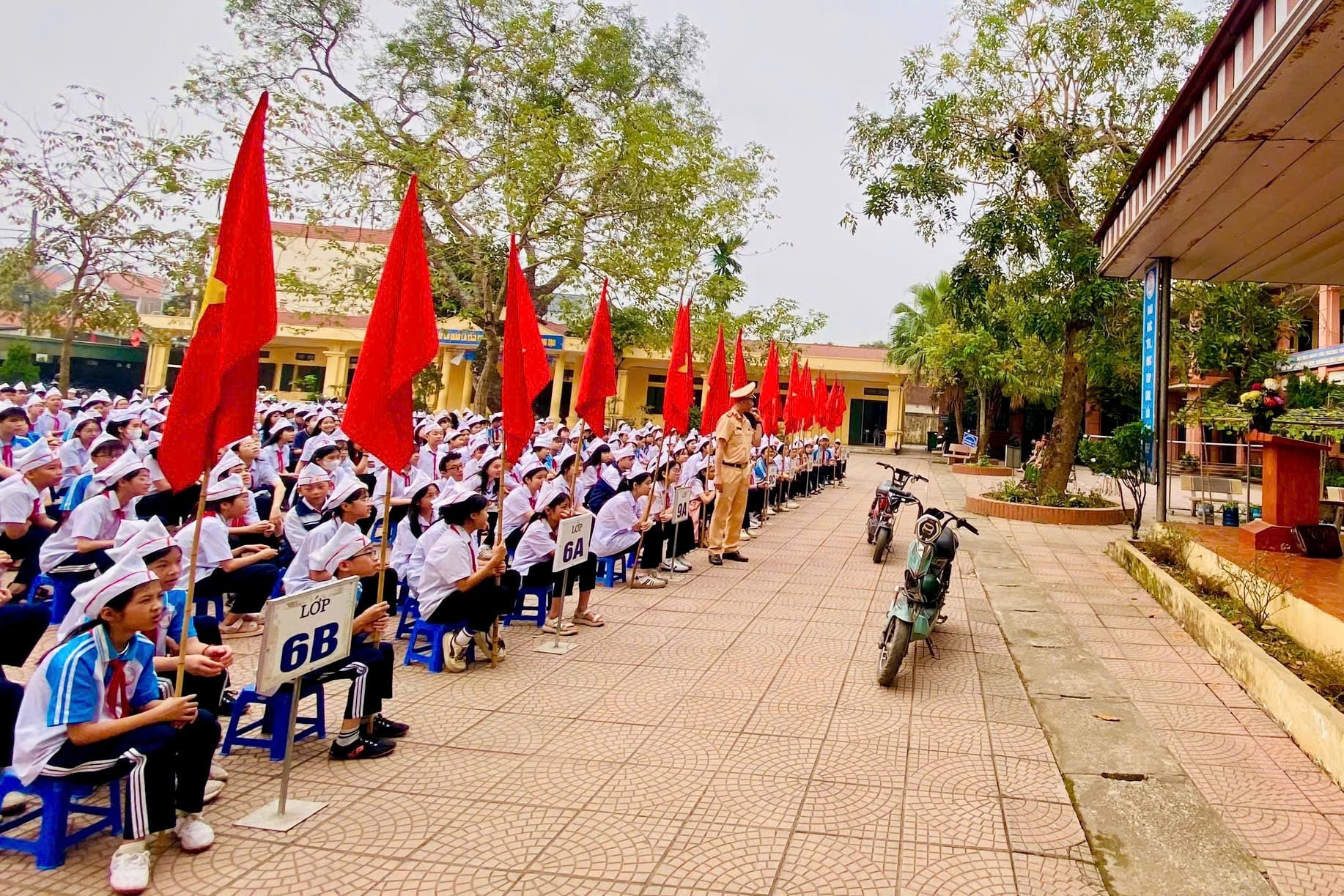 hoc-sinh-truong-thach-hoa.jpg