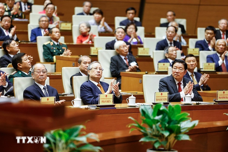 Các đồng chí lãnh đạo, nguyên lãnh đạo Đảng, Nhà nước dự khai mạc Kỳ họp thứ nhất, Quốc hội khóa XVI. (Ảnh: Doãn Tấn/TTXVN)