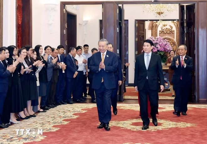 tong-bi-thu-chu-tich-nuoc-to-lam-gap-mat-can-bo-van-phong-chu-tich-nuoc-1.jpg