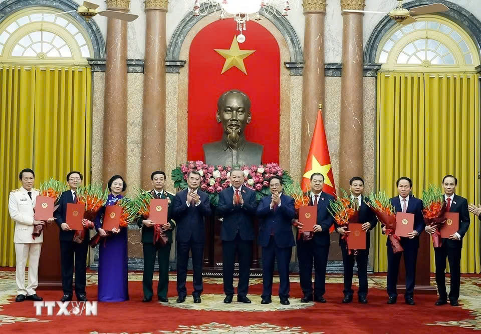 anh-trao-qd-z7704686939617_fb5af598b52715a0d9409ecd66b69549.jpg