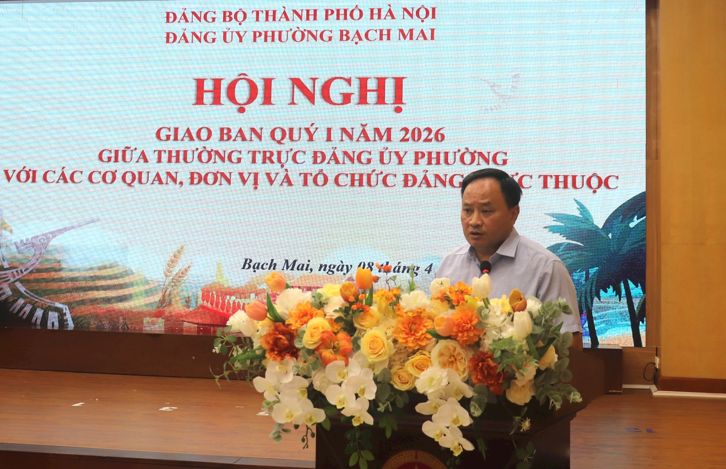 Bí thư Đảng ủy, Chủ tịch HĐND phường Bạch Mai Trần Quyết Thắng phát biểu chỉ đạo.