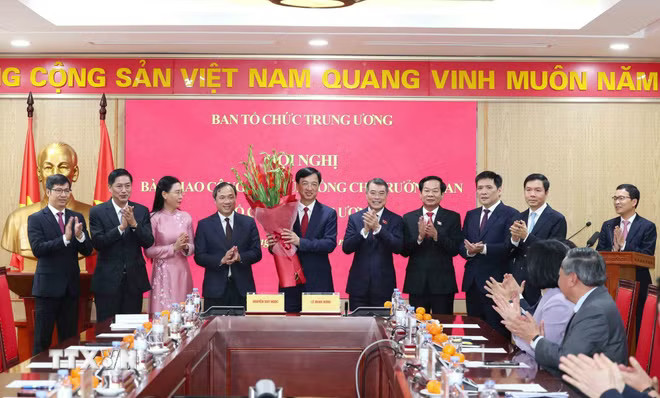 Hội nghị bàn giao công tác Trưởng ban Tổ chức Trung ương- Ảnh 3. Hội nghị bàn giao công tác Trưởng ban Tổ chức Trung ương- Ảnh 3.