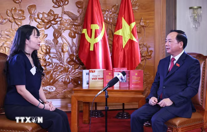 Đồng chí Trịnh Văn Quyết, Ủy viên Bộ Chính trị, Bí thư Trung ương Đảng, Trưởng ban Tuyên giáo và Dân vận Trung ương, trả lời phỏng vấn Thông tấn xã Việt Nam. (Ảnh: Minh Đức/TTXVN) ttxvn-trinh-van-quyet-2.jpg