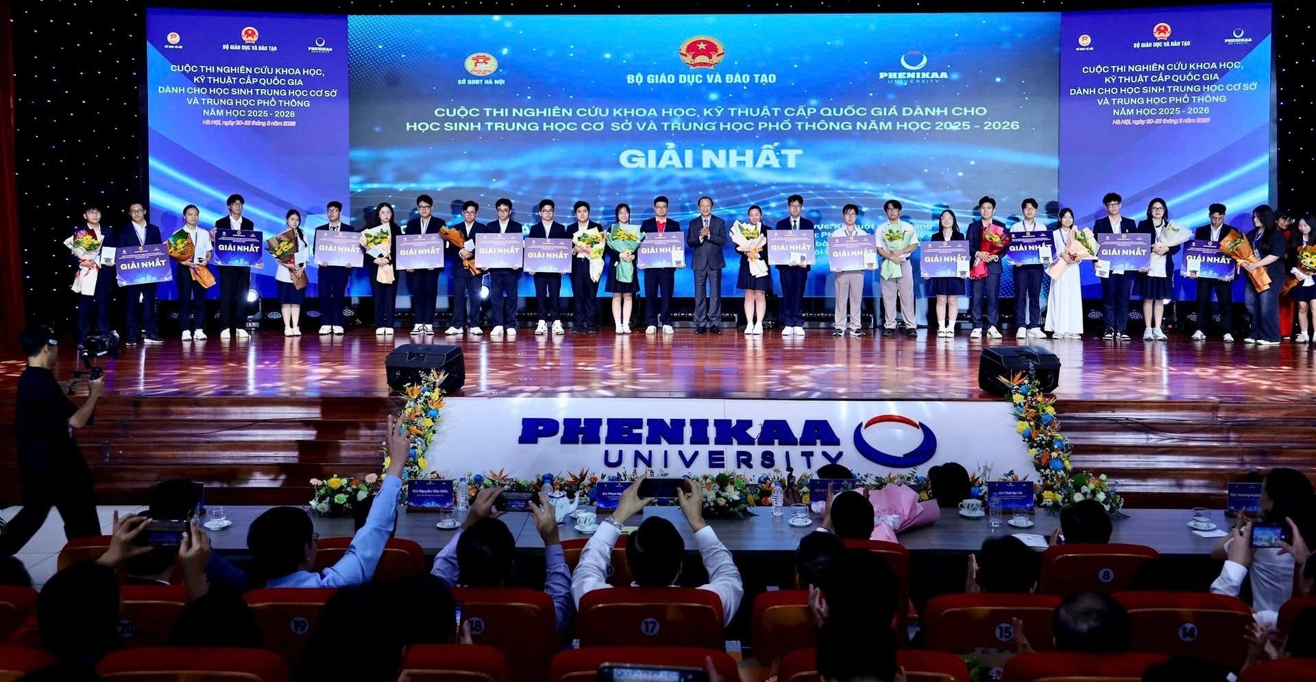 nhat-13.jpg