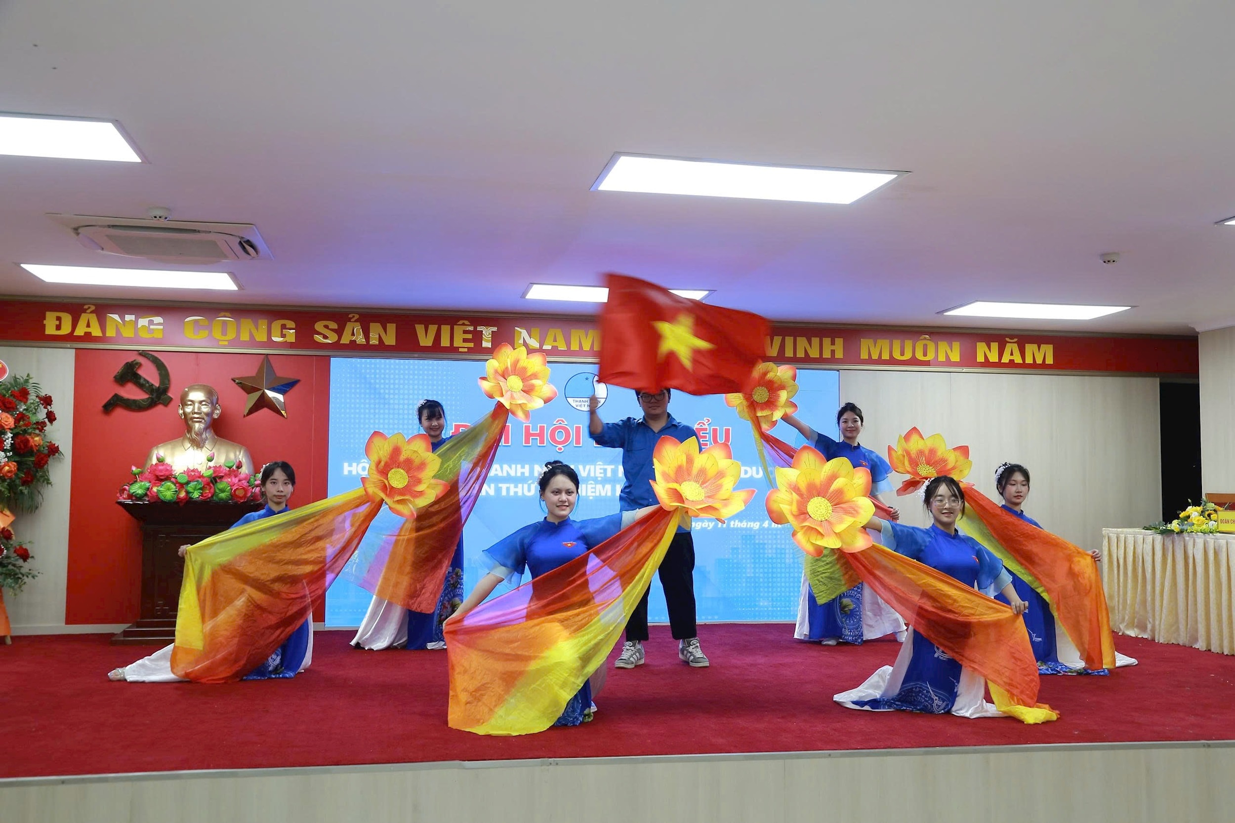 Văn nghệ chào mừng đại ho