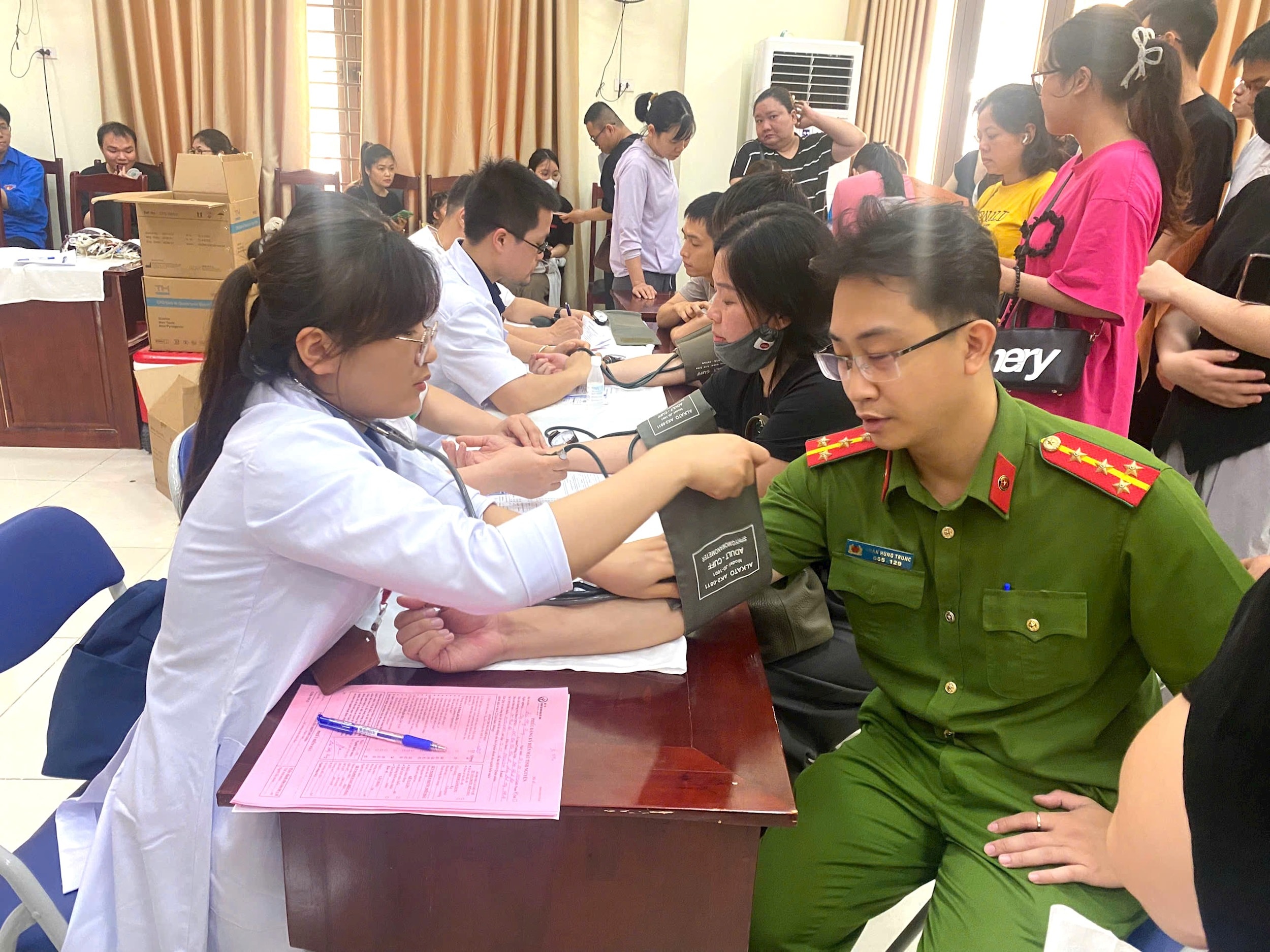 anh-do-huyet-ap-truoc-khi-lay-mau.jpg