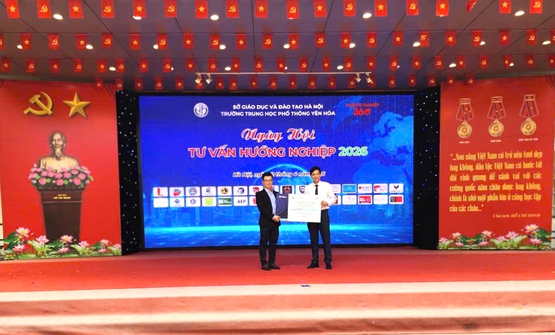 1204-thpt-yen-hoa-tu-van-ts1.jpg