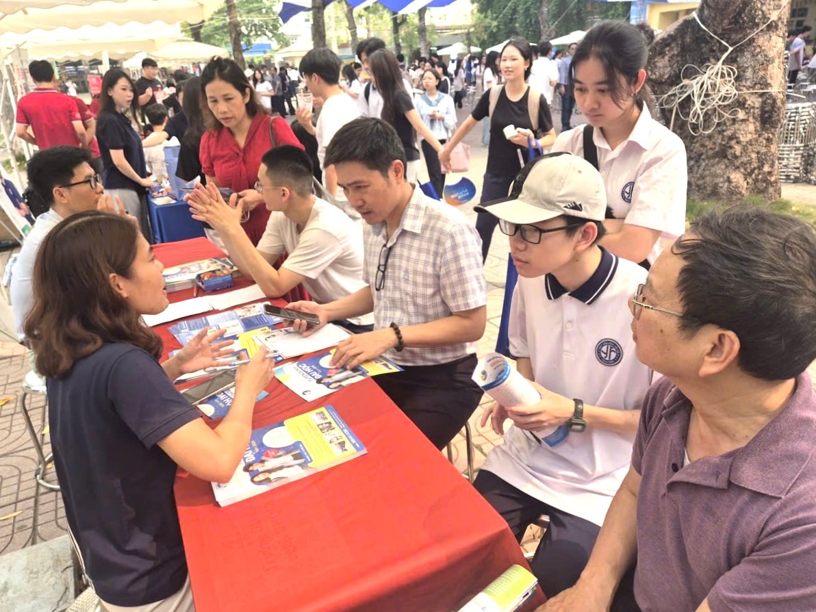 1204-thpt-yen-hoa-tu-van-ts7.jpg?w=1130