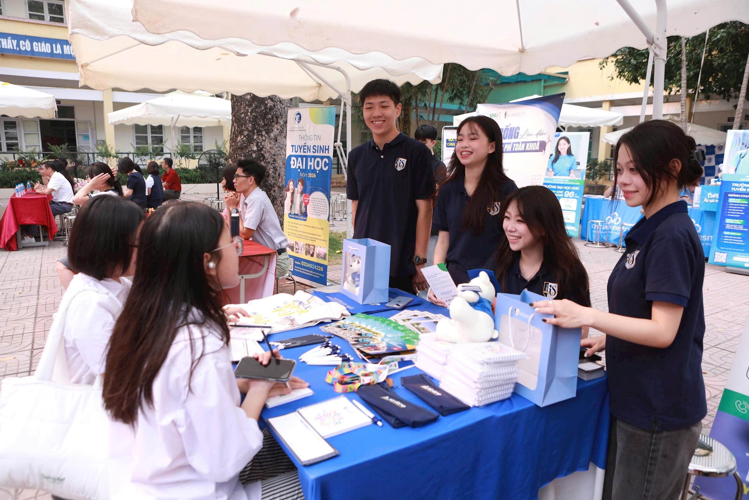 1204-thpt-yen-hoa-tu-van-ts9-dinh-tue.jpg?w=1130