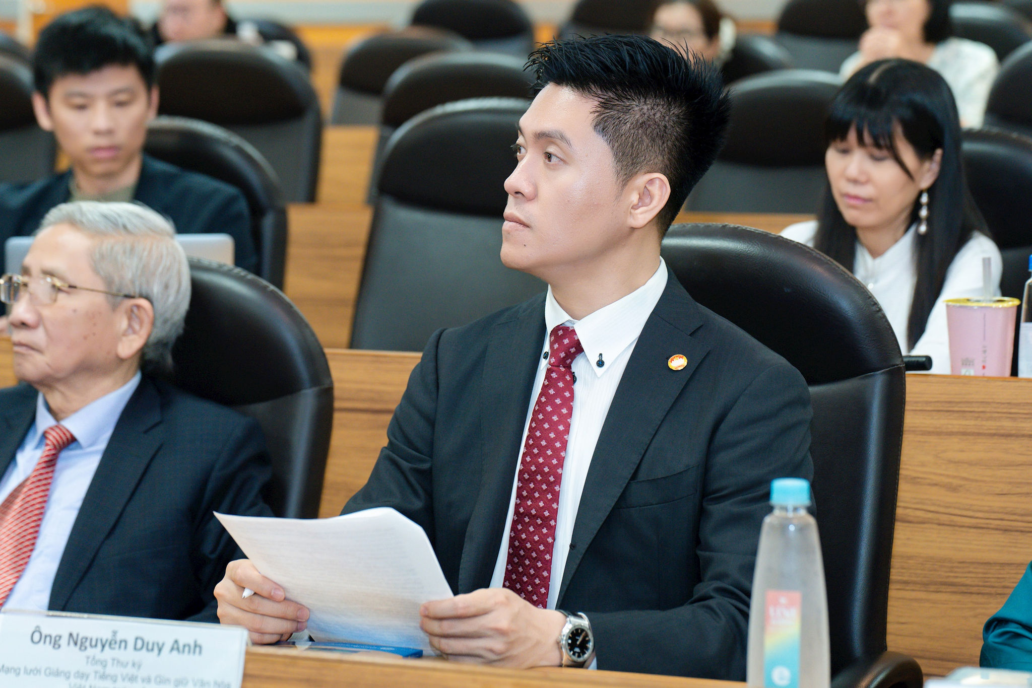 Ông Nguyễn Duy Anh – Tổng thư ký Mạng lưới Giảng dạy Tiếng Việt và Gìn giữ Văn hoá Việt Nam toàn cầu nêu nhiều ý kiến tại buổi toạ đàm.