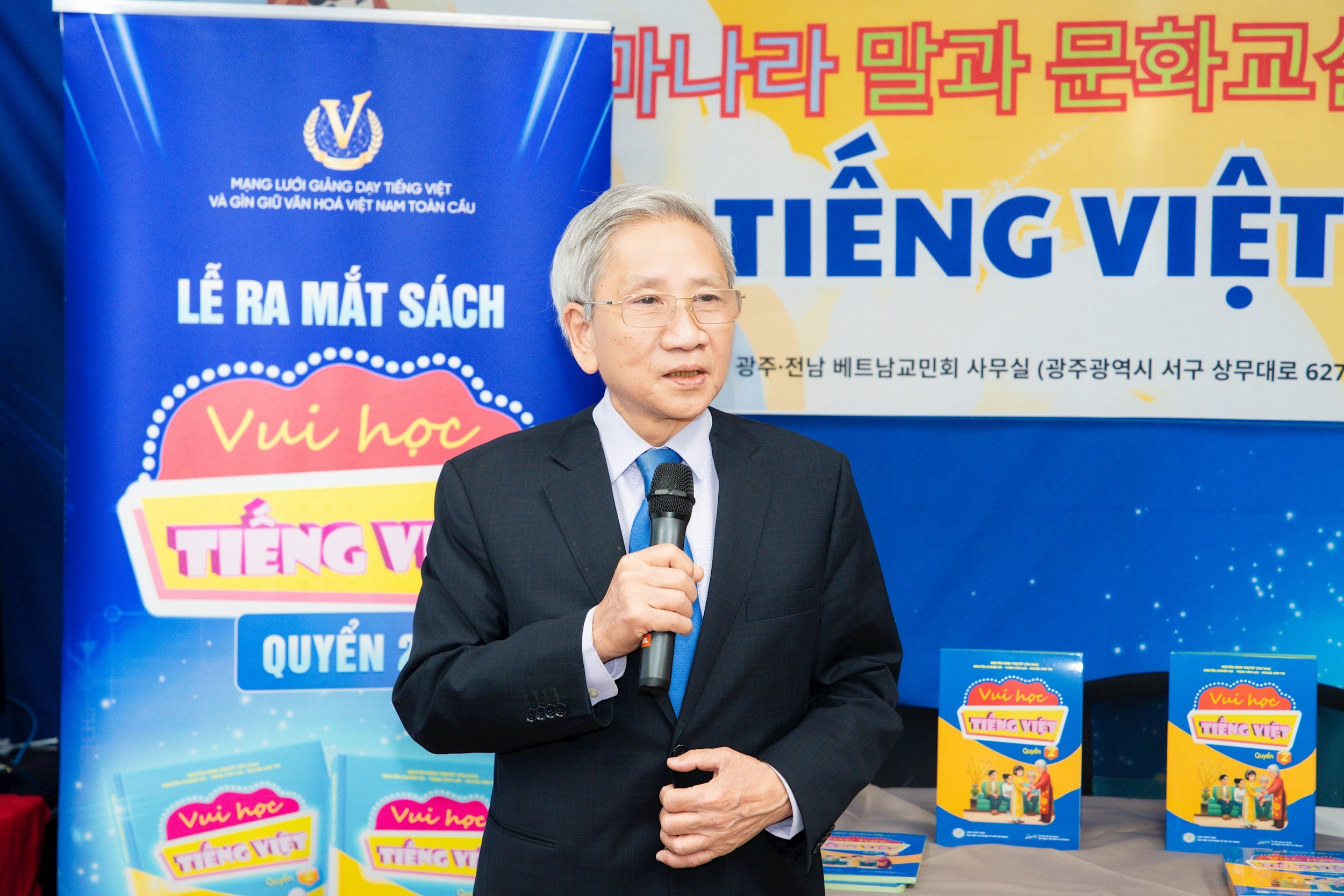 giao-su-tien-si-pham-minh-thuyet-tong-chu-bien-bo-sach-.jpg