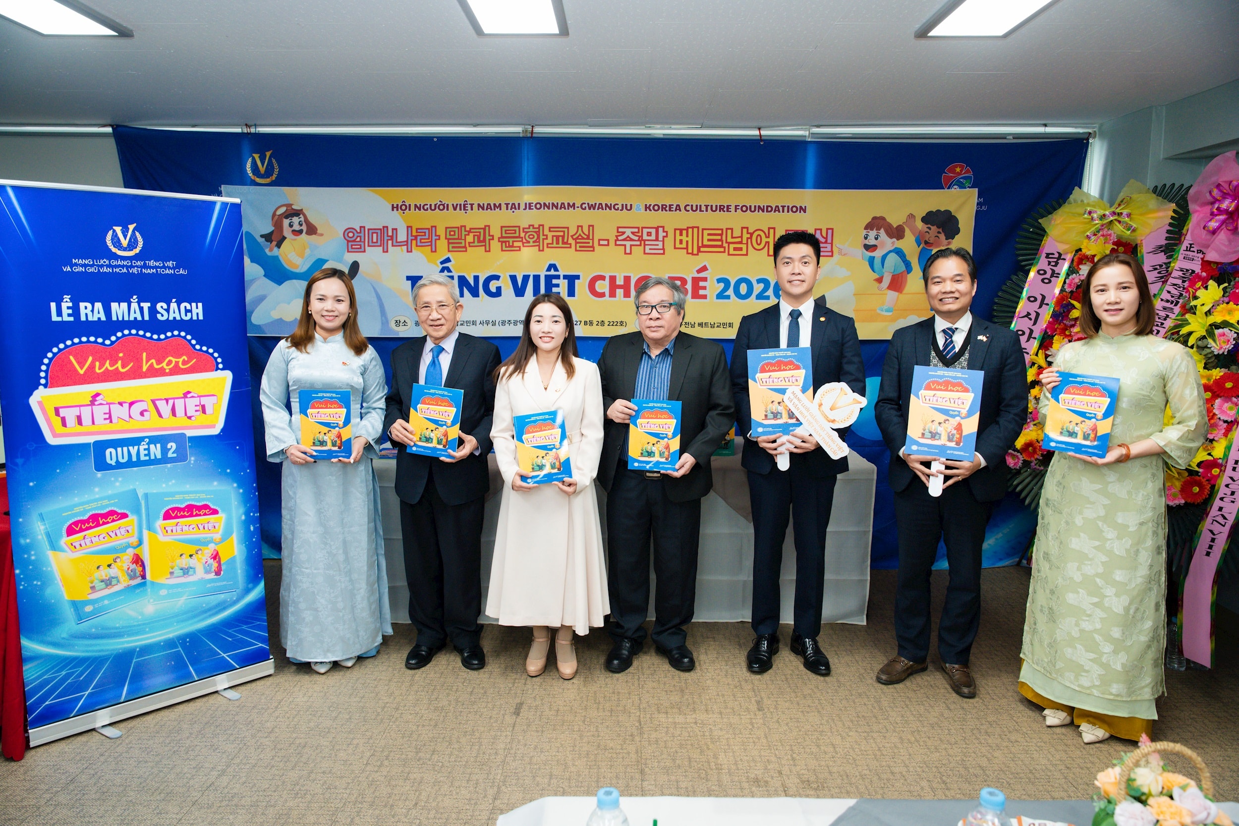 ra-mat-quyen-2-cua-bo-sach.jpg