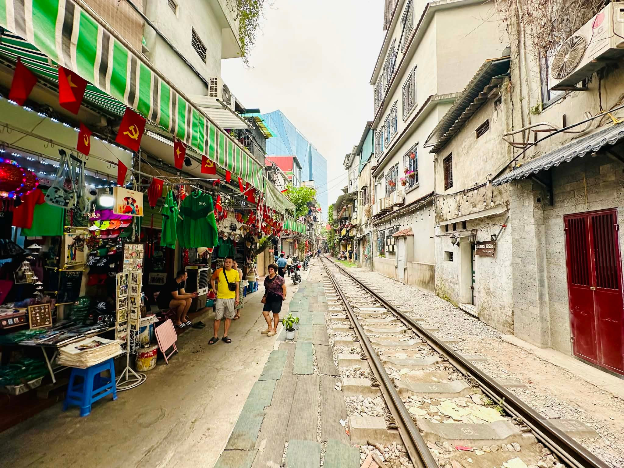 [Podcast] Tin tức ngày 13-4: Lắp camera giám sát khu "cà phê đường tàu" để xử lý vi phạm